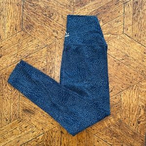 Beyond Yoga gray cheetah suplex midi leggings